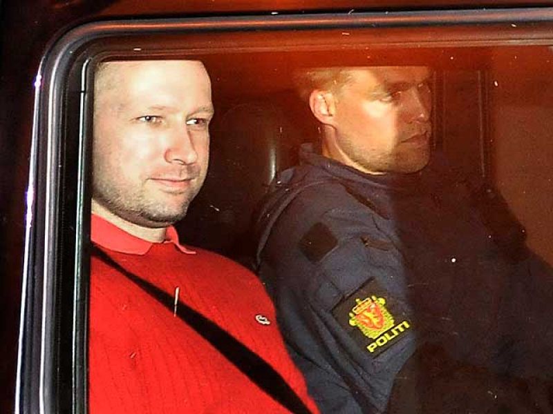  El autor confeso de la matanza de Noruega afirma que tiene "otras dos células"
