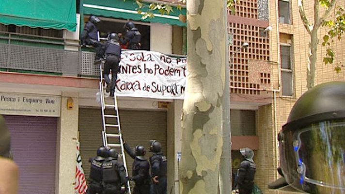 Telediario 1 - Heridos en un desahucio