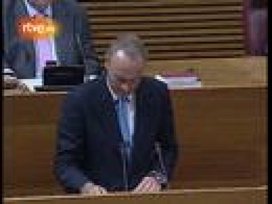  - Fabra destaca su "admiración" por el "honrado" Camps en su discurso de investidura