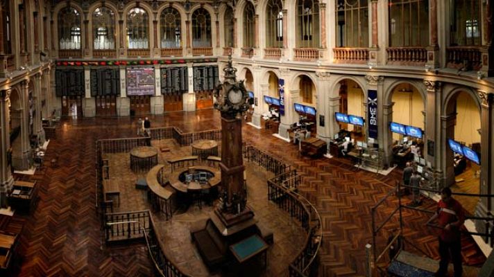  - La prima de riesgo española repunta hasta los 333 puntos y bajan las Bolsas europeas