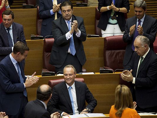 Alberto Fabra, elegido president con los 55 votos del PP y el rechazo de la oposición