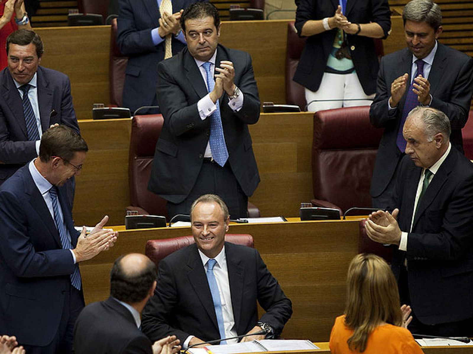  Fabra, elegido president con los 55 votos del PP y el rechazo de la oposición