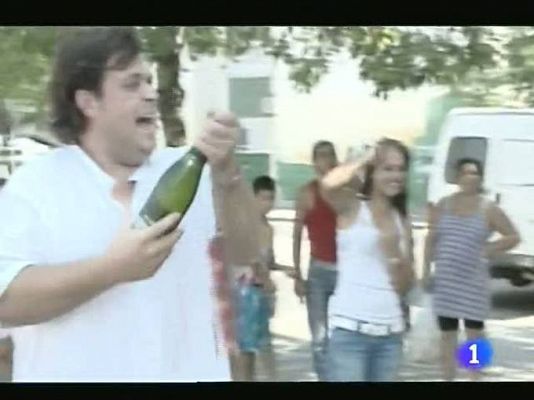 Telediario 1 - El sorteo de la ONCE deja 1,7 millones de euros en el barrio de Las Tres Mil Viviendas en Sevilla