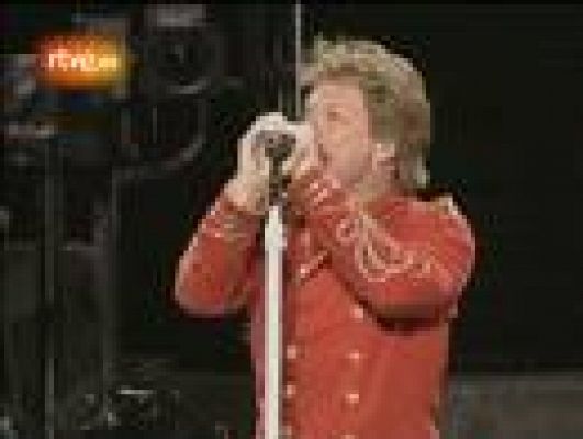 Informativo 24h - Un fragmento del concierto ofrecido el miércoles en Barcelona por Bon Jovi