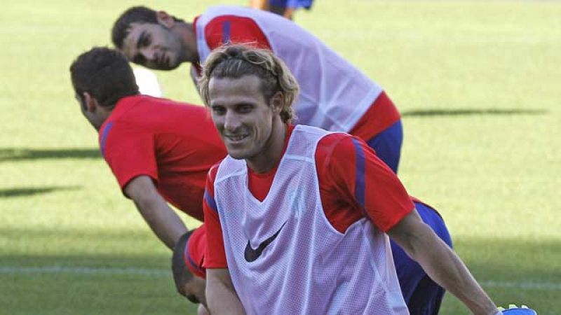 El Atlético de Madrid tiene su primer examen europeo en el Calderón, ante el Stromgodset noruego. En el equipo miran el lado positivo de la marcha de Agüero. El dinero de su traspaso, 45 millones, servirá para reforzar la delantera.