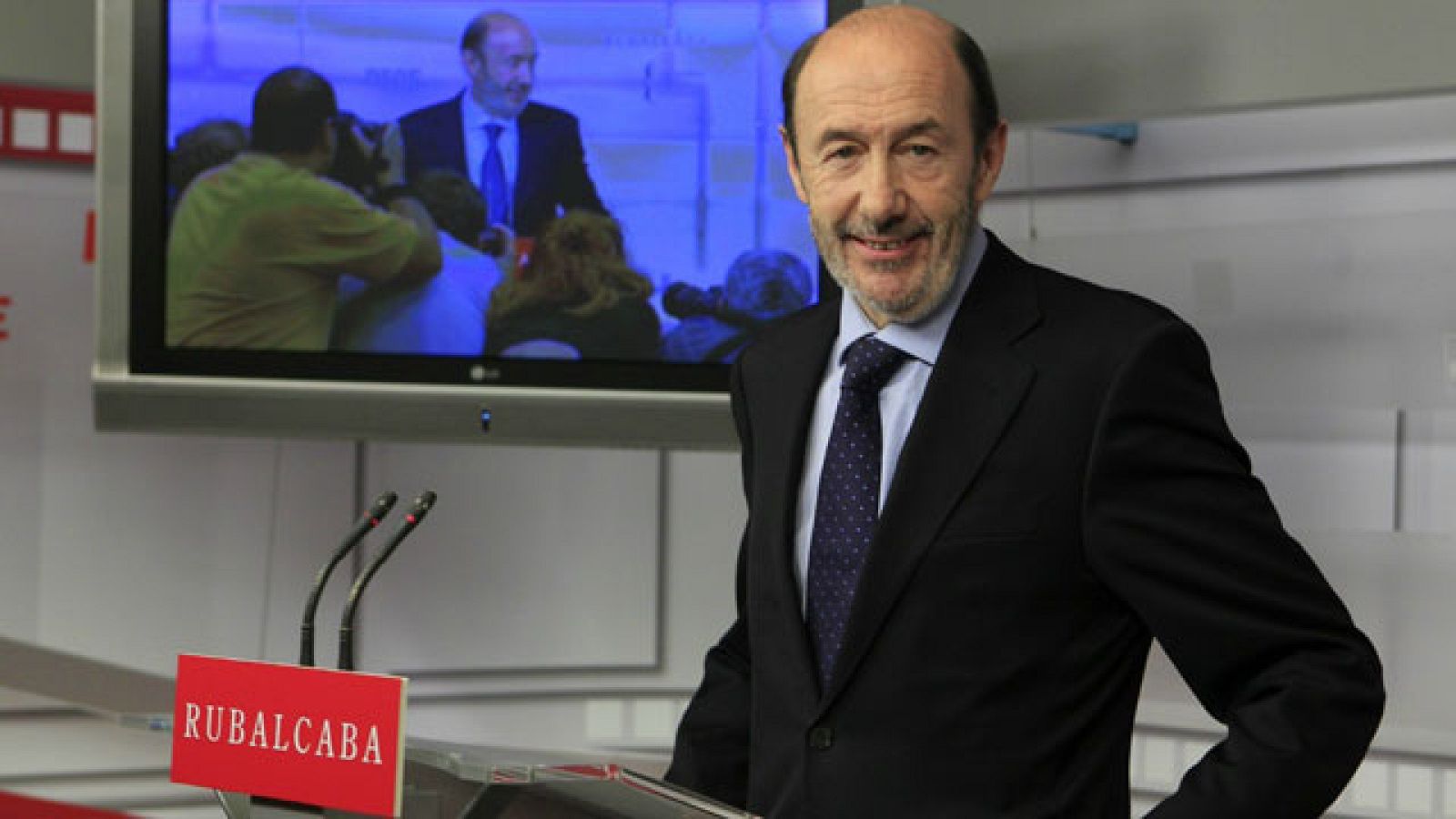  Rubalcaba asegura que no le pidió a Zapatero un adelanto electoral