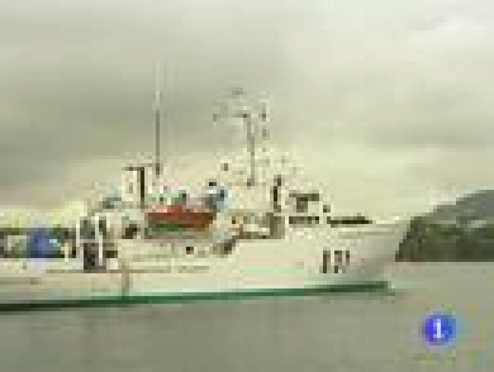 Especialistas de la Armada hacen cartas náuticas