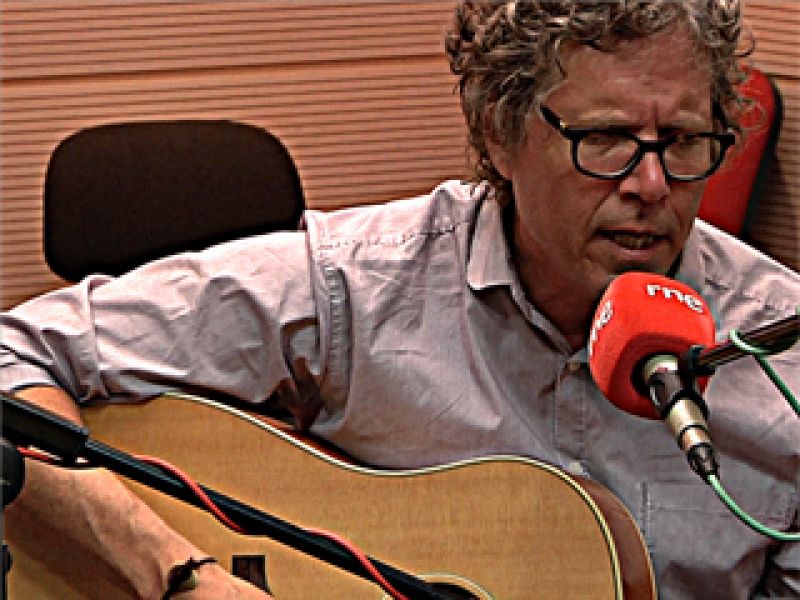 Gary Louris y Mark Olson, miembros de The Jayhawks, dejaron una versión acústica de la canción "She walks in so many ways" en las entrevistas acústicas de 'Hoy empieza todo' de Radio 3. Vídeo: Rodrigo Simón (29/07/11).