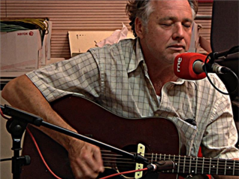 Gary Louris y Mark Olson, miembros de The Jayhwaks, estuvieron en las entrevistas acústicas de 'Hoy empieza todo' y nos enseñaron cómo sonaba parte de su nuevo material. Mira la actuaión de "Closer to your side". Vídeo: Rodrigo Simón (29/07/11).