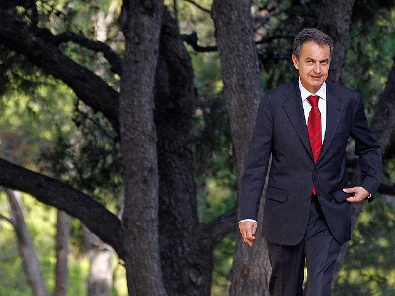  La situción económica obliga a Zapatero a aplazar sus vacaciones