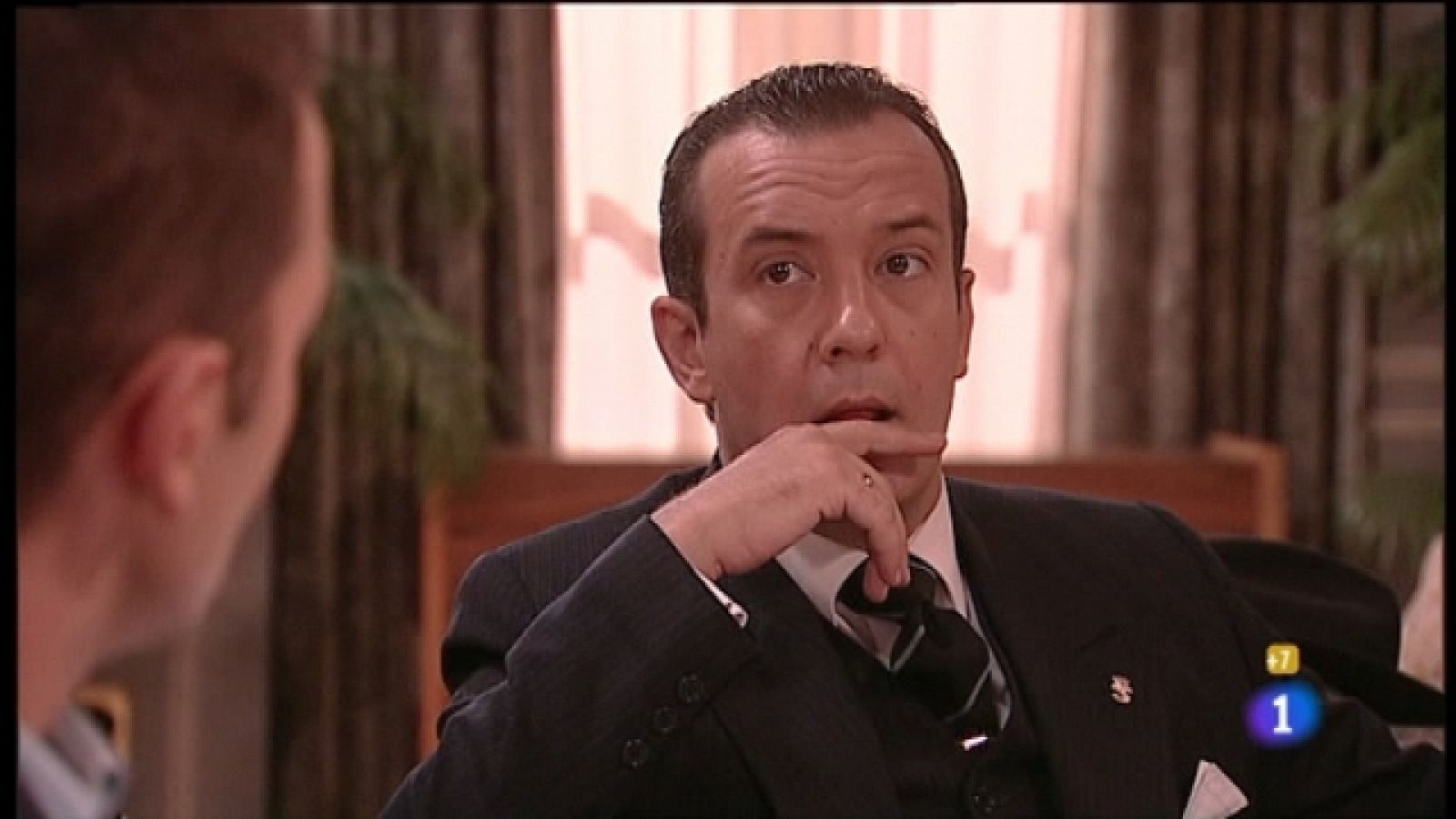 Amar en tiempos revueltos - T6 - Capítulo 239 - Jaime discute con su padre a raíz del expediente - Ver ahora