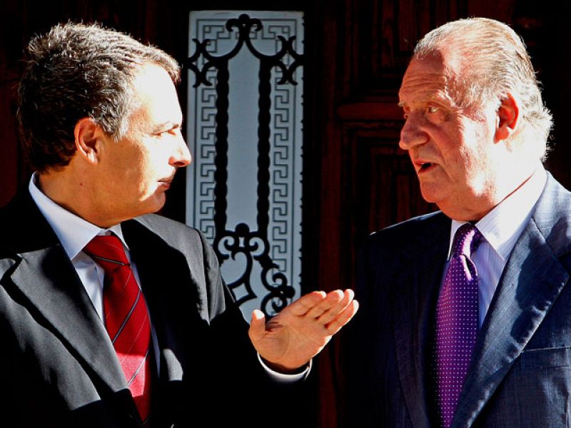 Zapatero retrasa sus vacaciones ante el repunte de la prima de riesgo 