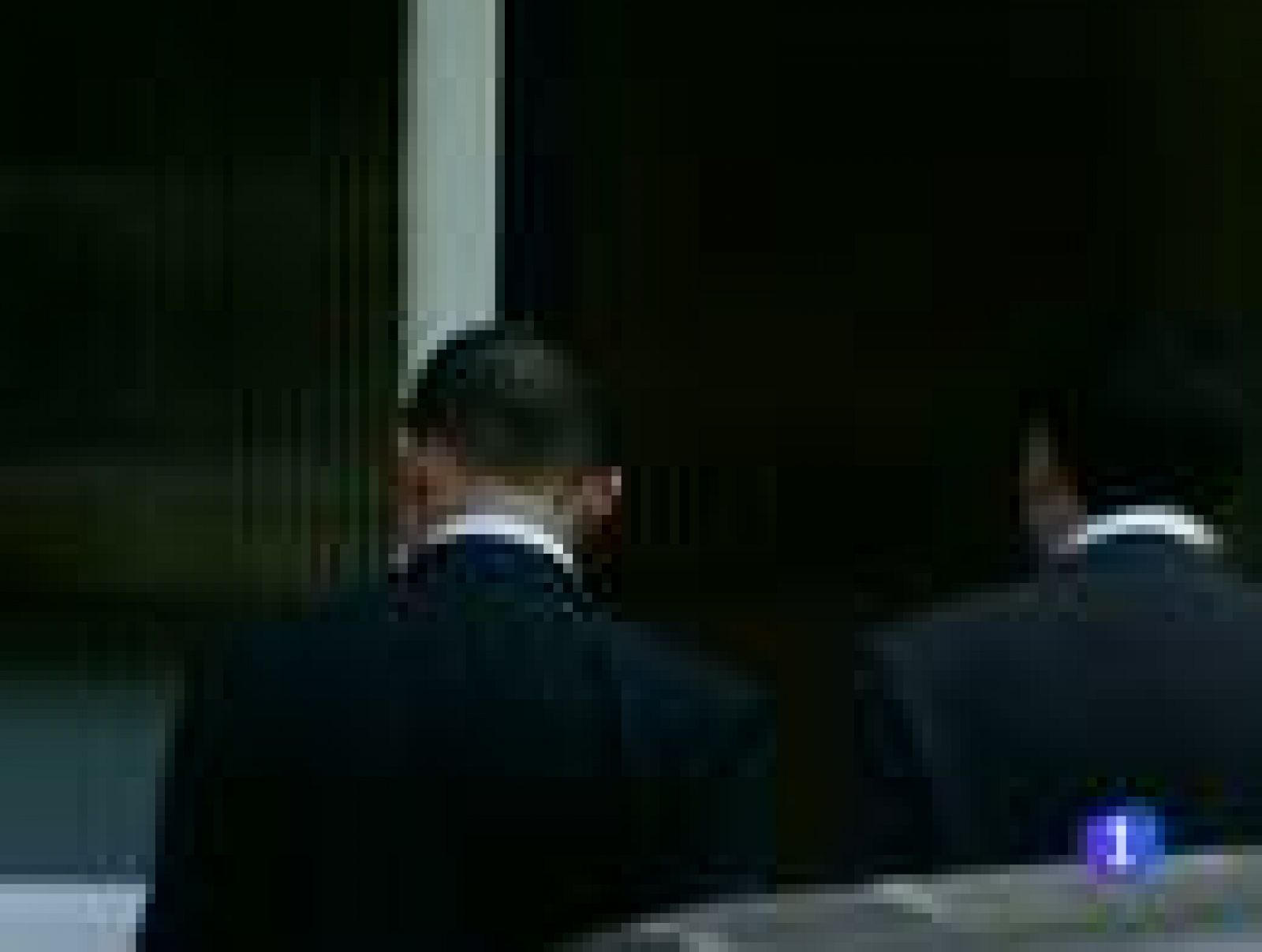 Nueva detención en el escándalo Murdoch: Stuart Kuttner, el exdirector financiero del periódico "News of the World", bajo sospecha de pagar escuchas telefónicas y sobornos a policías. Su arresto ha coincidido con la condena a seis semanas de prisión