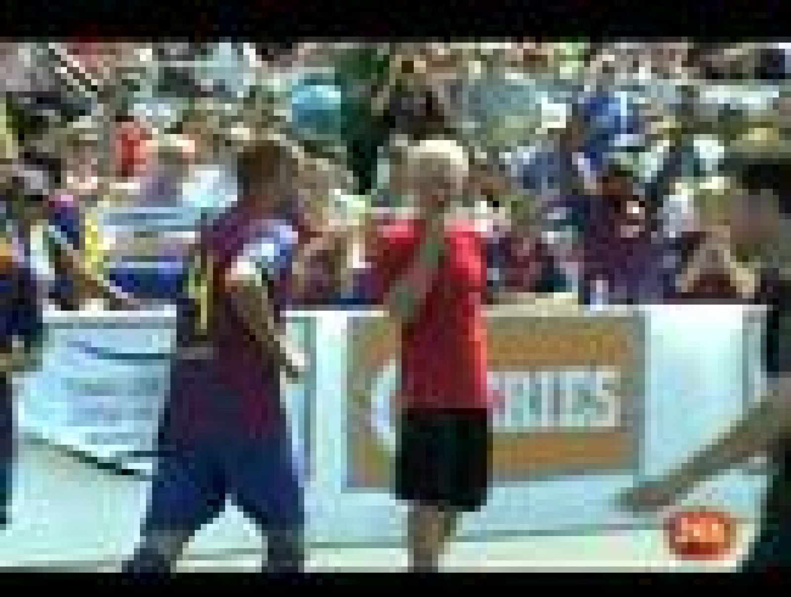 El Barça se divierte entre delfines - Informativo 24h | Ver