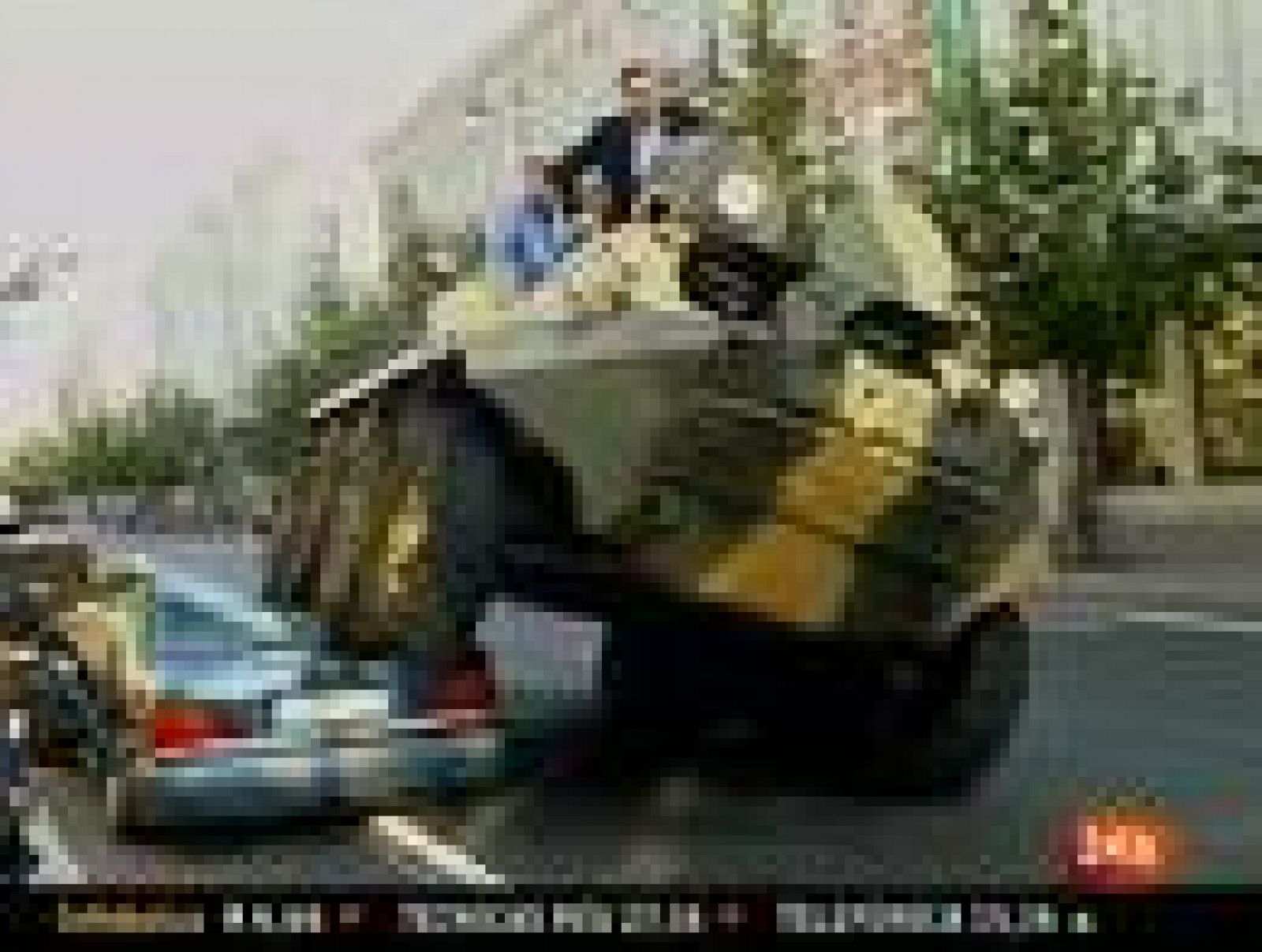 Informativo 24h: El alcalde de la capital de Lituania aplasta un coche mal aparcado con un tanque | RTVE Play