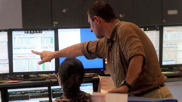 Informativo 24h - El Tesoro español capta 3.311 millones al subastar bonos a tres años y cuatro años