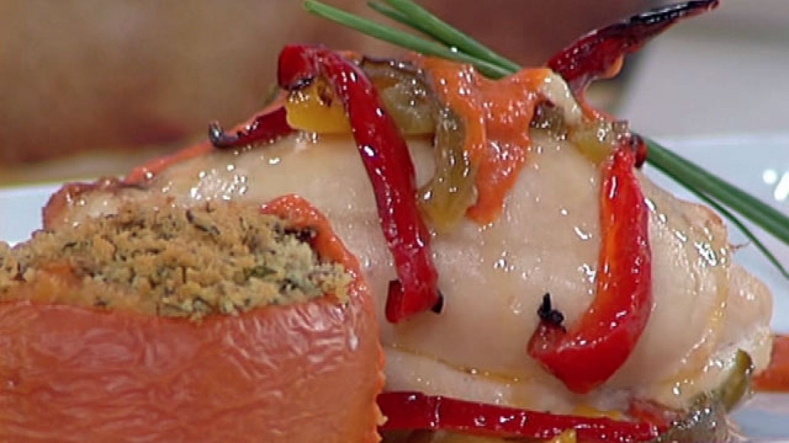 Saber Cocinar - Pollo relleno a los tres pimientos (04/08/2011)