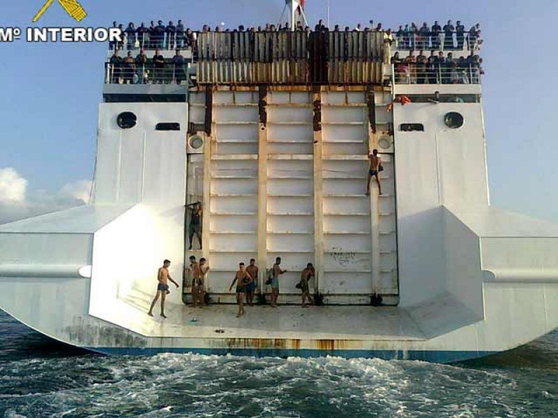 La Guardia Civil intercepta un barco con nueve polizones marroquíes en las costas de Almería