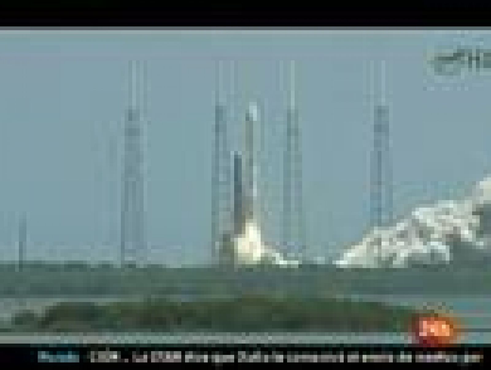 La NASA lanza con éxito la sonda Juno hacia Júpiter - Informativo 24h | Ver