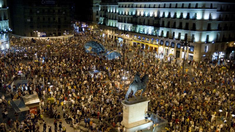 Los 'indignados' reconquistan Sol al grito de "Esta es nuestra plaza"