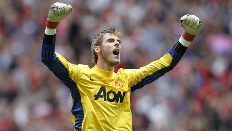 El meta español David De Gea ya tiene su primer título en Inglaterra; la Community Shield que ha conquistado su nuevo equipo el Manchester United tras remontar dos goles en contra frente al City, que dejó en el banquillo a su fichaje estrella, Sergio