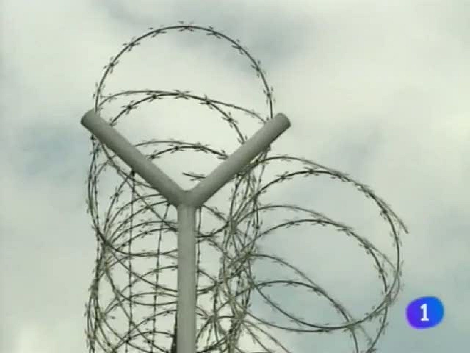  ETA ha decidido dejar en manos de sus presos la decisión de dejar las armas. Homenaje en Berriozar a Francisco Casanova, asesinado por la banda hace 11 años. 3.500 jovenews de 20 países llegan desde mañana a Pamplona para participar en los actos previos a la jornada mundial de la juventud. 