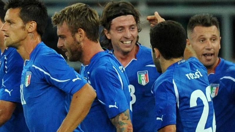 El conjunto italiano se adelanta en el marcador en el minuto 11. Montolivo aprovecha un balón al hueco y supera la salida de Casillas con una vaselina