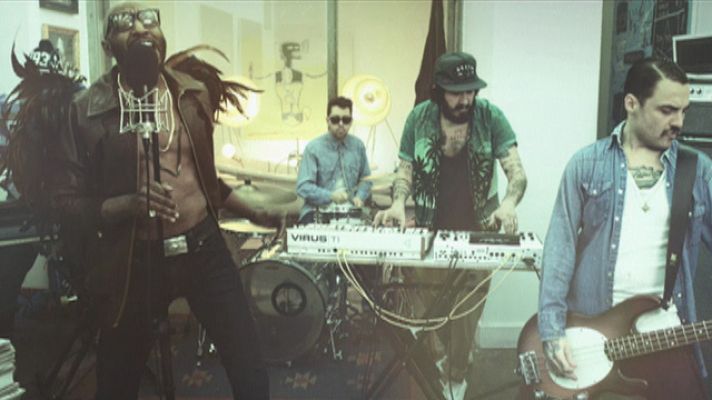 Telediario 1 - Si no bailas es que estás muerto