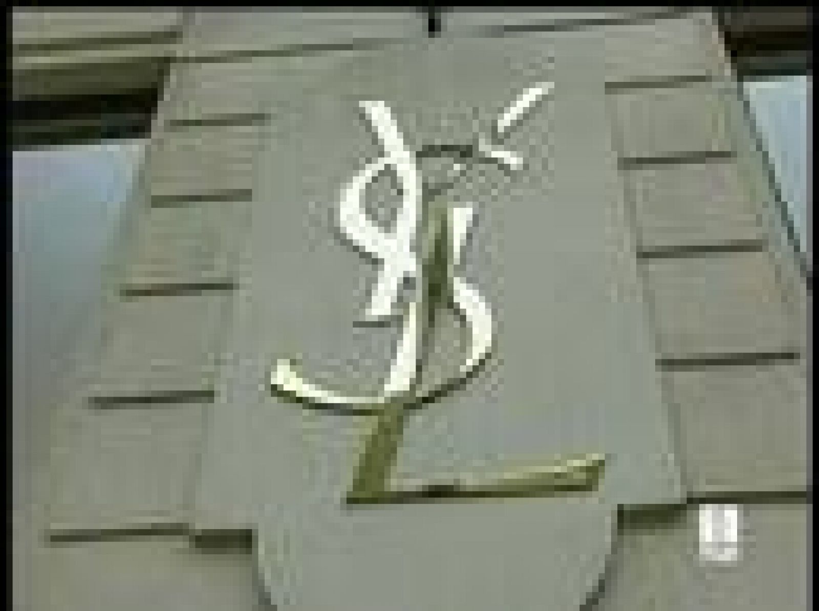 Yves Saint Laurent  fallece en París a los 71 años