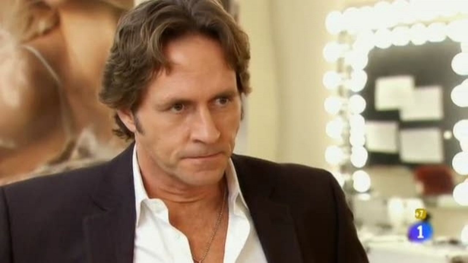 Eva Luna - Capítulo 34 - Daniel se encuentra con Alicia en el trabajo de la agencia de modelos y la acusa de delincuente - Ver ahora