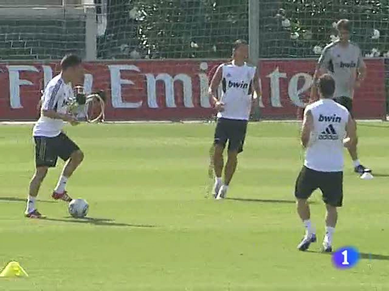 El Real Madrid entrena ya con todos los internacionales, pendiente de la evolución de Sergio Ramos, que es duda junto a Sahin
