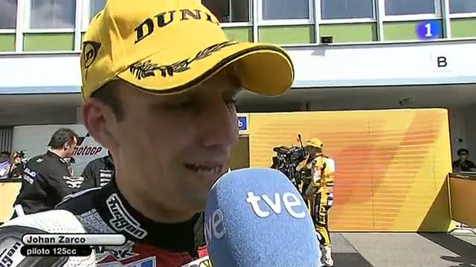 El francés Johann Zarco ha vuelto a rozar la victoria en Brno, pero de nuevo, la falta de experiencia y el buen hacer de Cortese han evitado que Zarco sume su primera victoria en el octavo de litro.