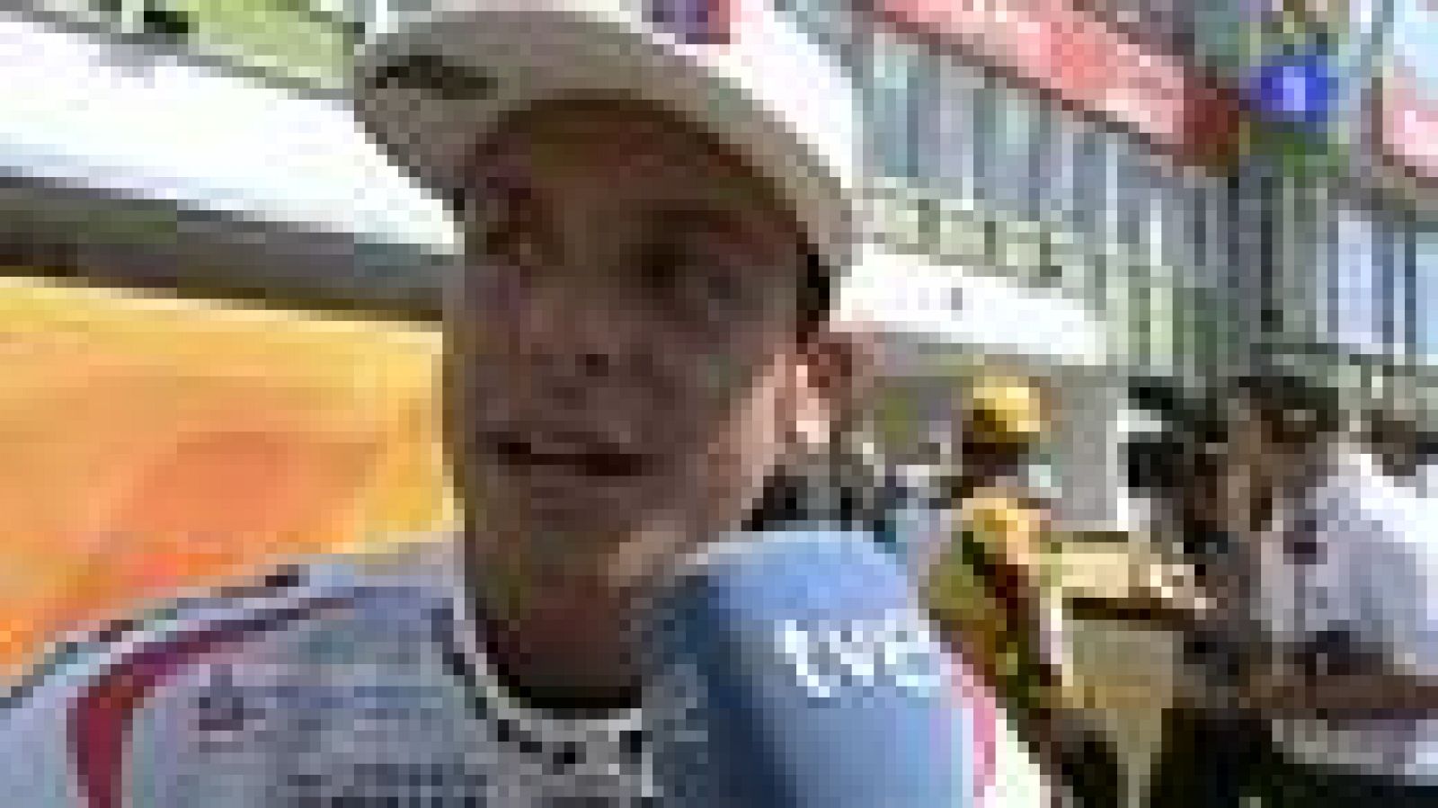 Sandro Cortese ha logrado la primera victoria de su vida en el octavo de litro gracias a la pasada a Zarco antes de la útlima vuelta.