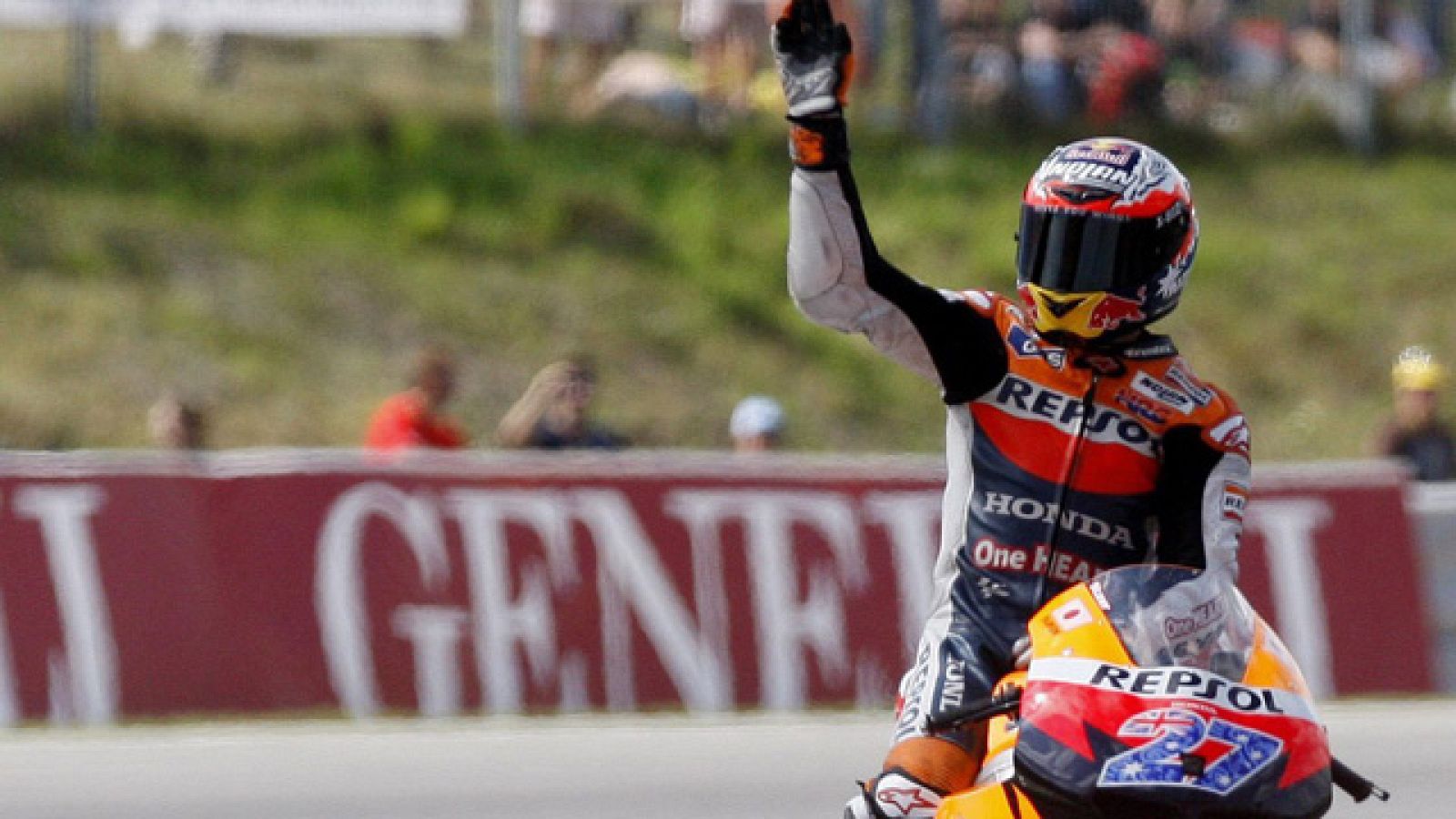 Stoner abre distancias con Lorenzo | Ver