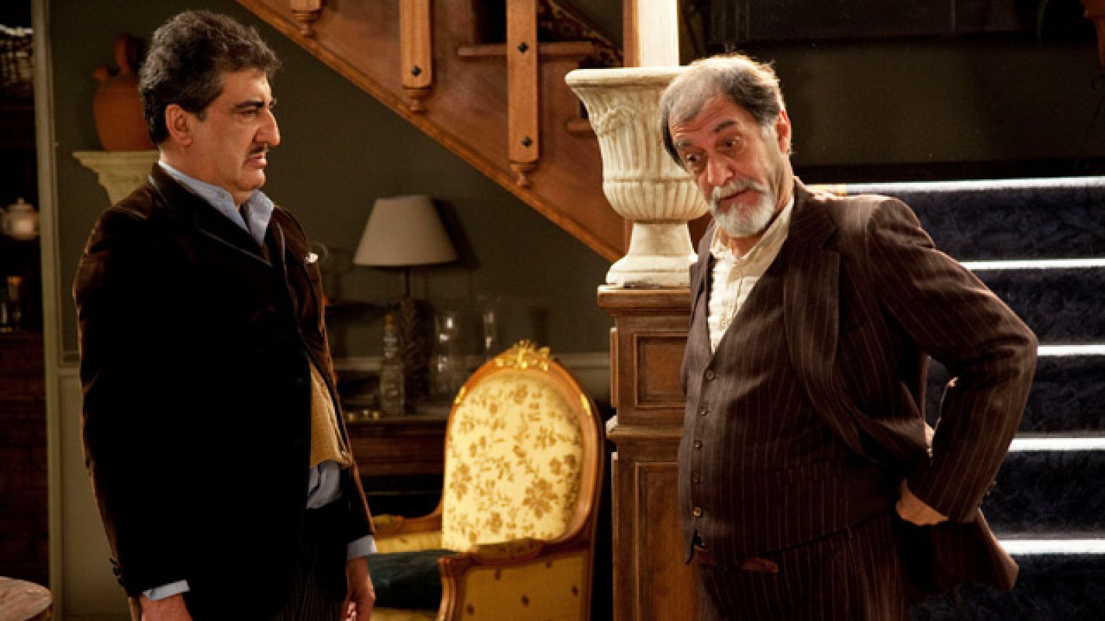 Plaza de España - Minuto de oro Capítulos 7 y 8 - Plaza de España | Ver