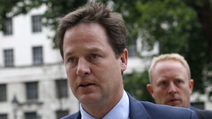 Informativo 24h - Clegg: "Los causantes de los disturbios limpiarán los destrozos"