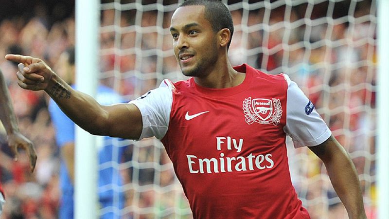 El delantero 'gunner' Teo Walcott ha marcado el primer gol a los tres minutos de partido, al mandar a la red un pase de Ramsey.