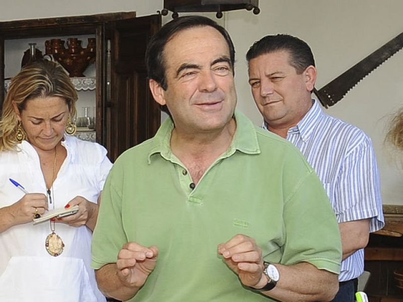  El presidente del Congreso, José Bono, ha anunciado su intención de no repetir como diputado en las elecciones generales del 20 de  noviembre. Bono dice que dejará en manos de Rubalcaba su presencia en las listas del PSOE. 