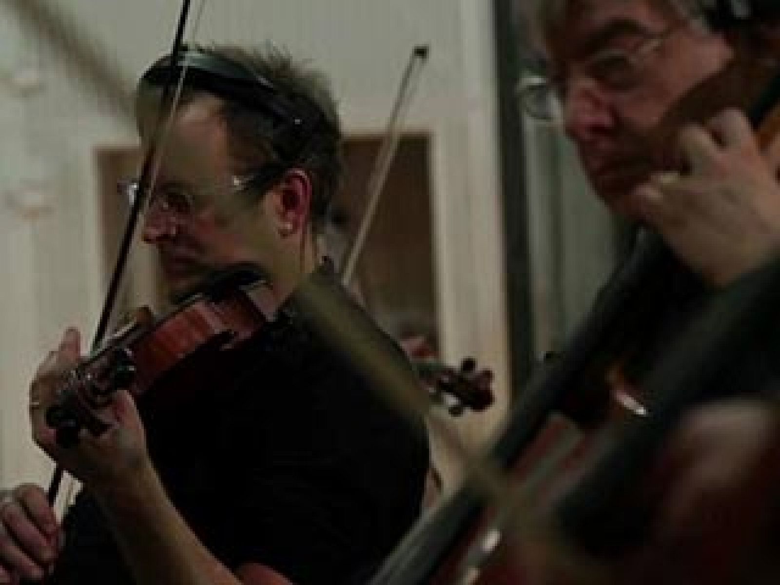 'Mientras duermes': Making-of de la música. Tema 'Cucarachas'