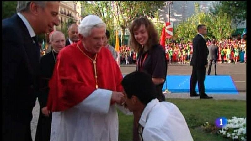 Especial informativo - Visita de S.S. el Papa Benedicto XVI - Bienvenida de los jóvenes en Cibeles - 18/08/11 - Ver ahora