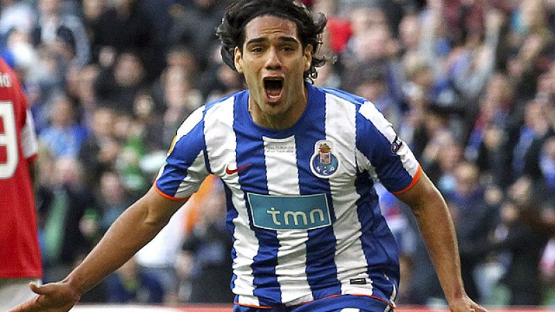 El Atlético de Madrid ha cerrado el fichaje del delantero colombiano Radamel Falcao, procedente del Oporto, según anunció el club en los videomarcadores del Vicente Calderón en el descanso del partido de la Liga Europa entre el conjunto rojiblanco y 