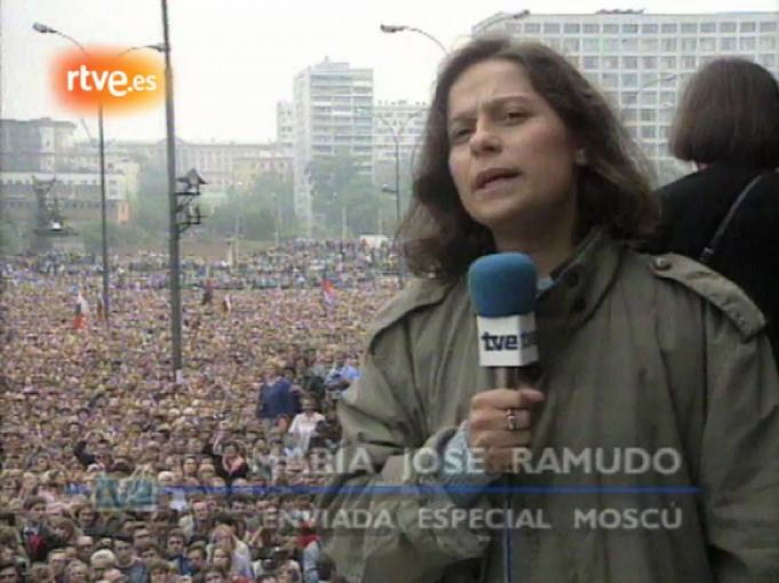 Telediario 1: Decenas de miles de personas presionan a los golpistas en las calles de Moscú | RTVE Play