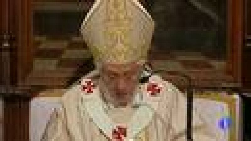 El papa defiende el celibato y llama a los futuros sacerdotes a ser "santos"