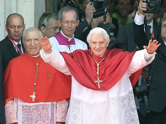 El papa defiende el celibato ante futuros sacerdotes