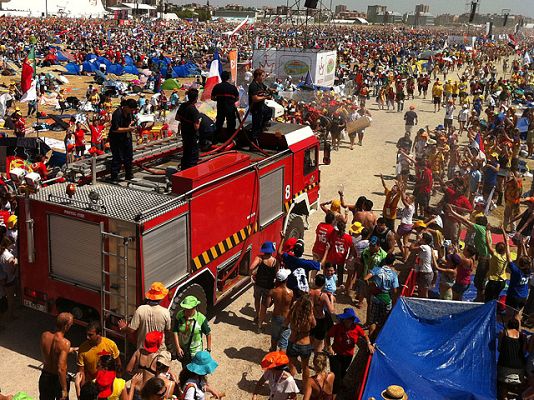 Telediario 1 - Miles de peregrinos se dirigen a Cuatro Vientos