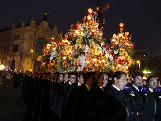 Procesión por el centro de Madrid tras el viacrucis