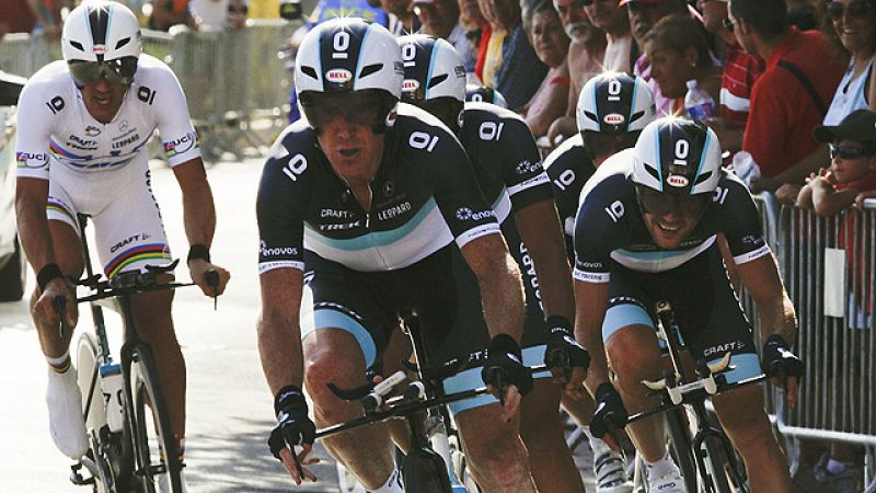 El equipo luxemburgués Leopard Trek ha sido el mejor en la contrarreloj por equipos con la que ha arrancado la Vuelta 2011. 
