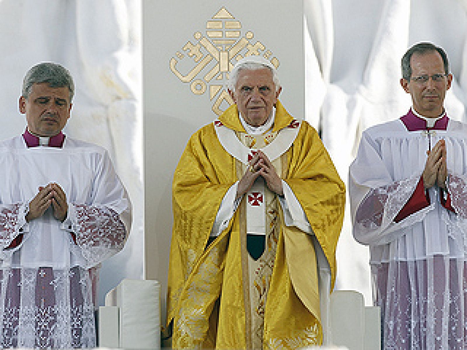 El papa advierte de que no se puede "seguir a Jesús" fuera de la Iglesia