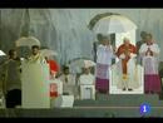 Telediario 1 - Una tormenta obliga a suspender el discurso del papa en la vigilia