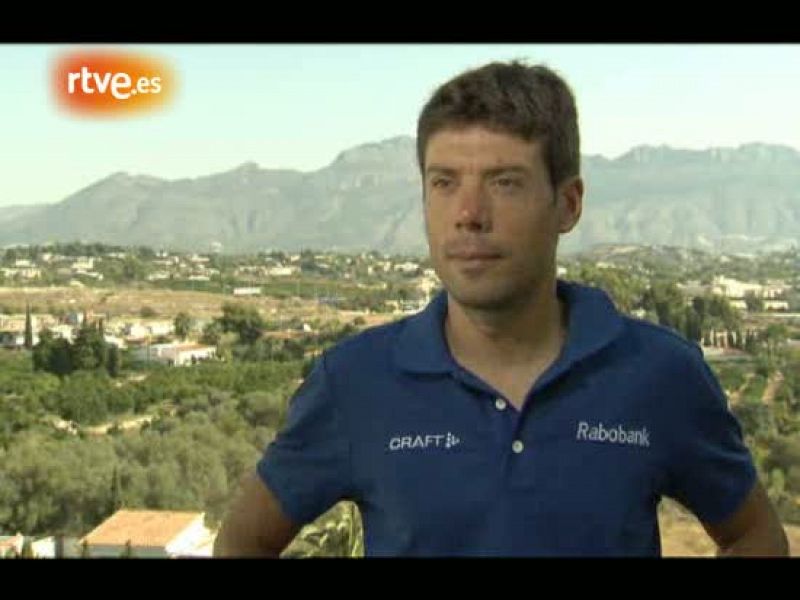 El veterano corredor español del equipo Rabobank se sincera ante la cámara de TVE sobre su debilidad por la Vuelta ciclista a España.
